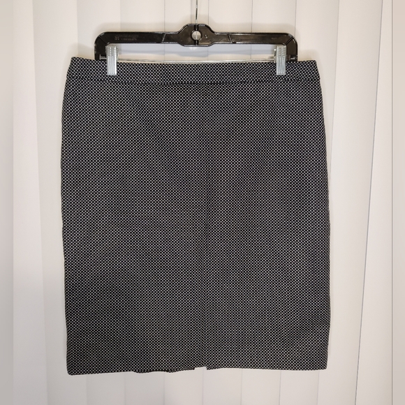 Liz Claiborne Dresses & Skirts - Liz Claiborne Black and White Pencil Skirt
